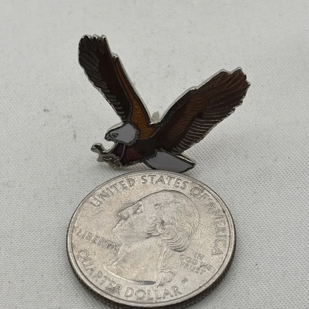 Bald Eagle Swooping Flying Bird Of Prey Enamel Lapel Hat Pin Silver Tone